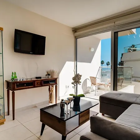 Apartment Fig Tree 2